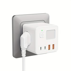 Multiprise UE 8-en-1 avec 3 ports USB, 2 ports Type-C,  3 prises - Blanc, design compact pour la maison, le bureau et plus