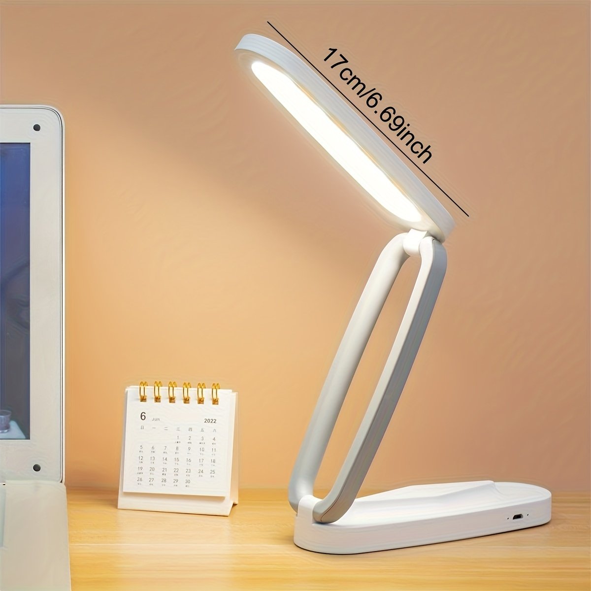 Lampe de bureau LED pliable trois fois, petite lampe de lecture avec trois couleurs de luminosité, rechargeable et réglable