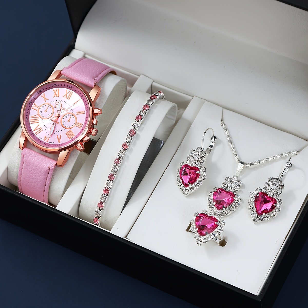 Ensemble de montre sans boîte romain rose pour femmes à la mode et 5pcs de accessoires en forme de cœur.